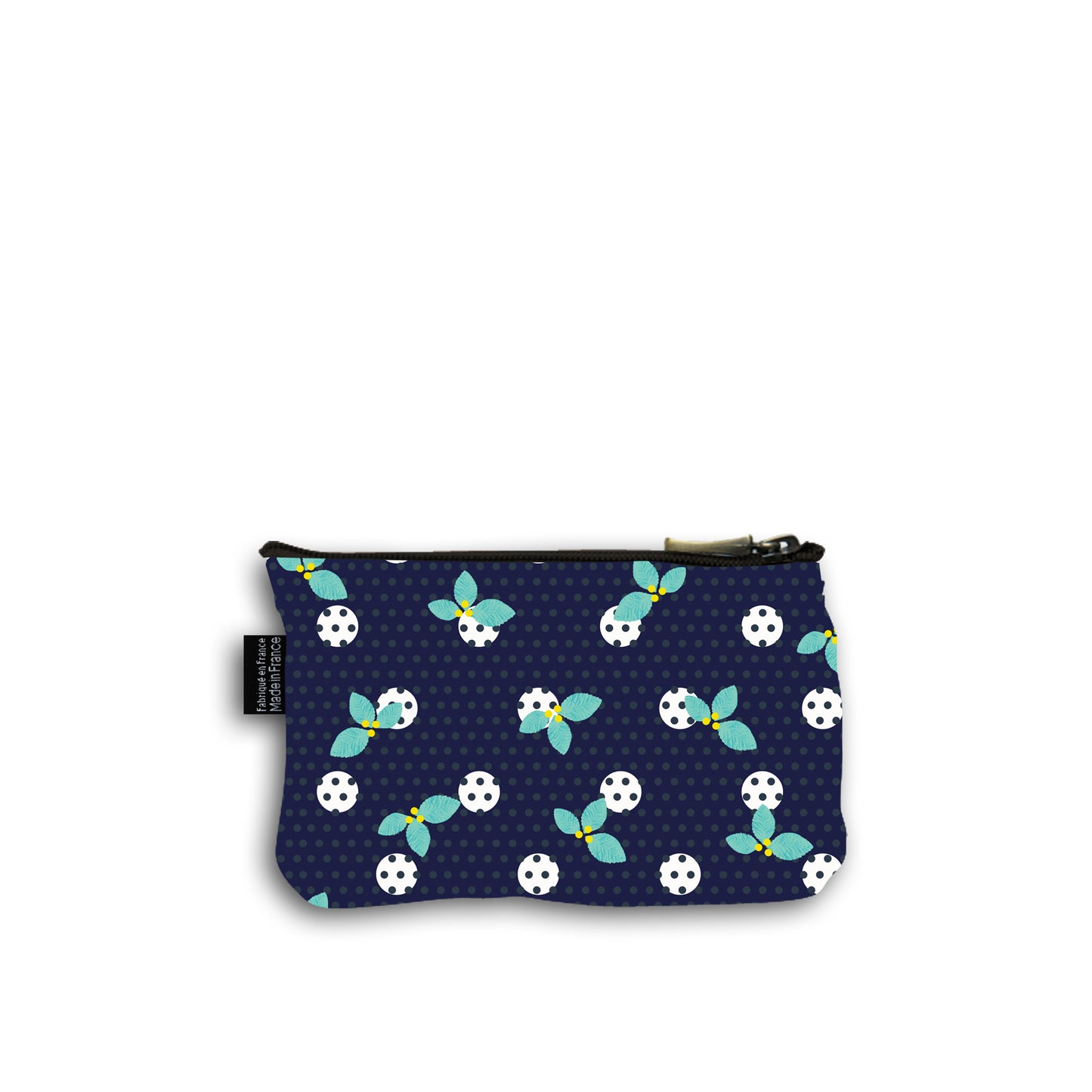 Dos de la pochette en coton de 10 centimètres par 15 centimètres . Le fond du motif de la pochette est bleu marine avec des pois noirs et des plus gros pois blanc surmonté de feuilles de houx turquoises avec des petites baies jaunes. Pochette avec un zip noir et un curseur couleur bronze.