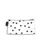 Dos de la trousse en coton de 10 centimètres par 20 centimètres. Trousse avec un zip noir et un curseur couleur bronze. Le fond de la trousse se compose de cœurs bleu marine.